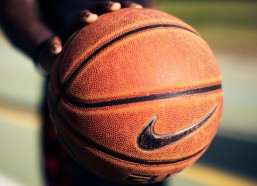 中国体彩网：卡纳瓦罗强调郑智核心地位无可动摇，球迷对徐新期待已达沸点