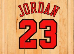 中国竞猜官网_曼奇尼赛场幽默瞬间，假意亲吻逗笑布鲁马多 温情互动引发热议