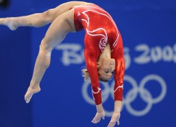 中国体育竞彩网首页|生死四秒的艺术，贾马尔·穆雷化身拆弹专家，关键三分命中率冠绝联盟